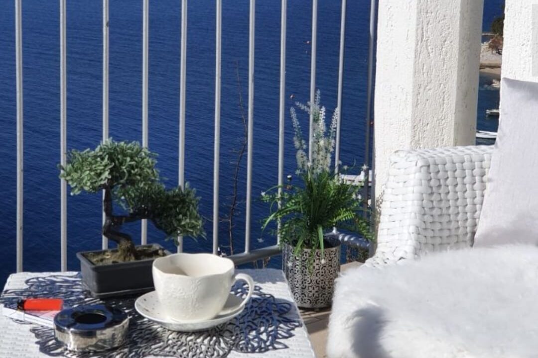 Mika – Balcony with a Sea View 3