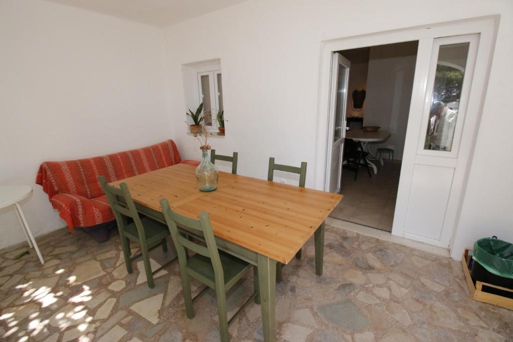 Minimalistic Oasis Apartment with Sea View 3