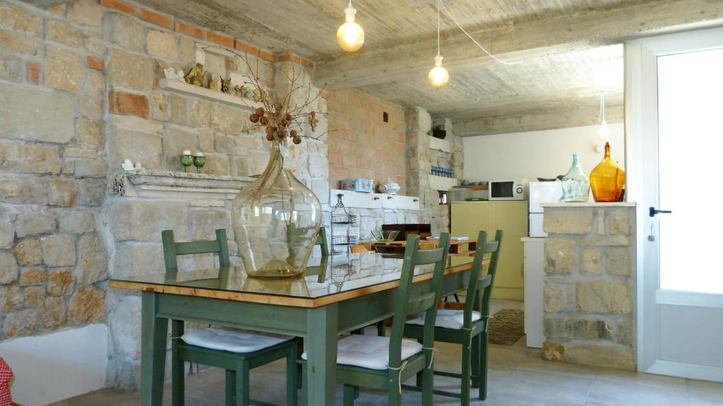 Minimalistic Oasis by the Sea 10