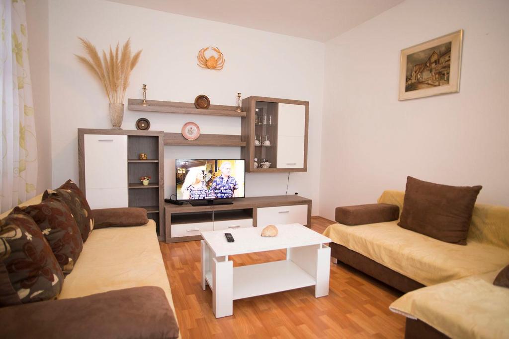 Stanići Four Bedroom Apartment 7
