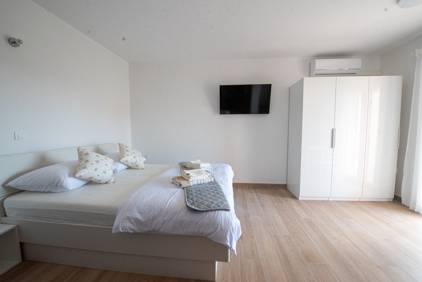 Duce Charming Studio 2